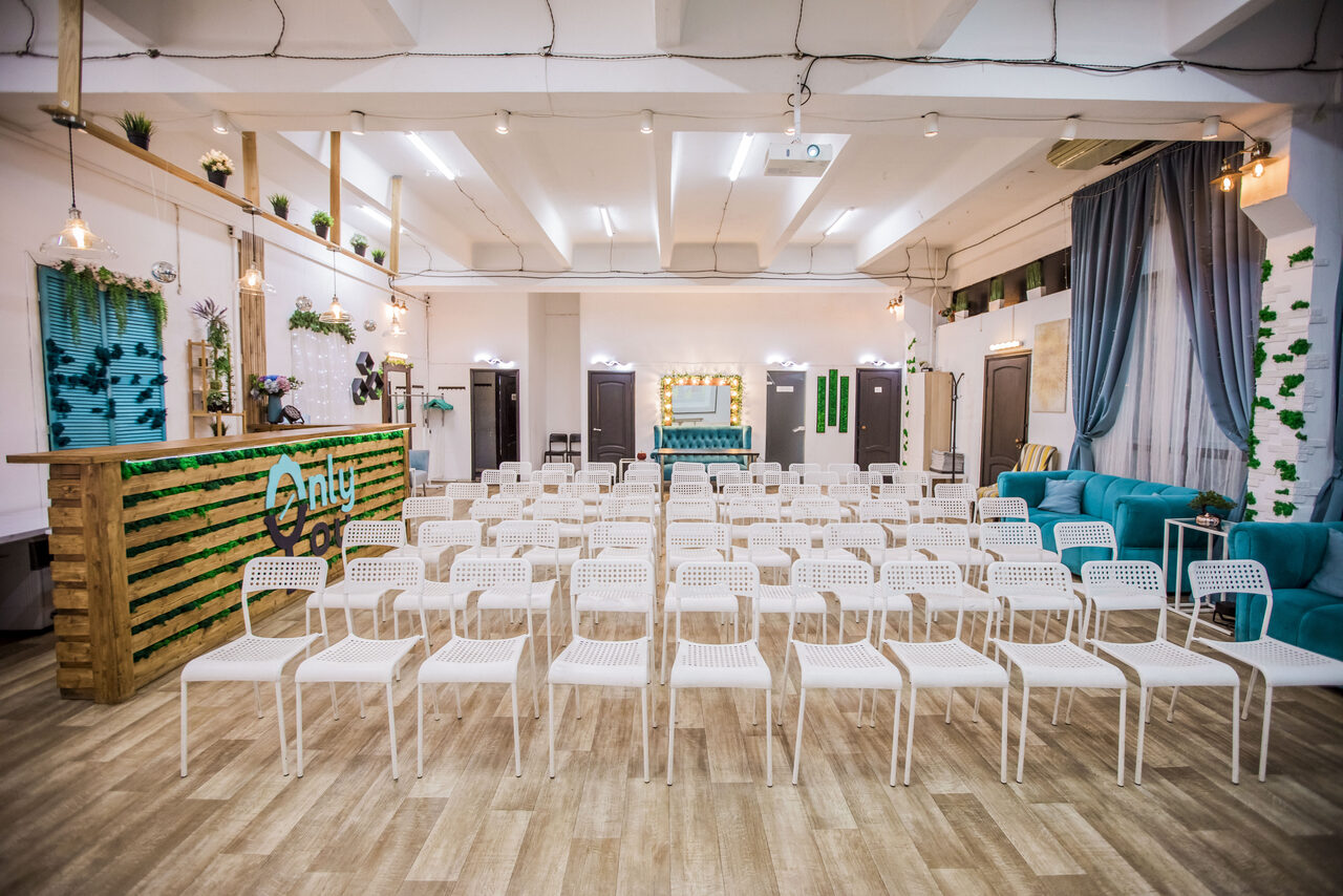 Арендовать Bright loft with a veranda for educational events