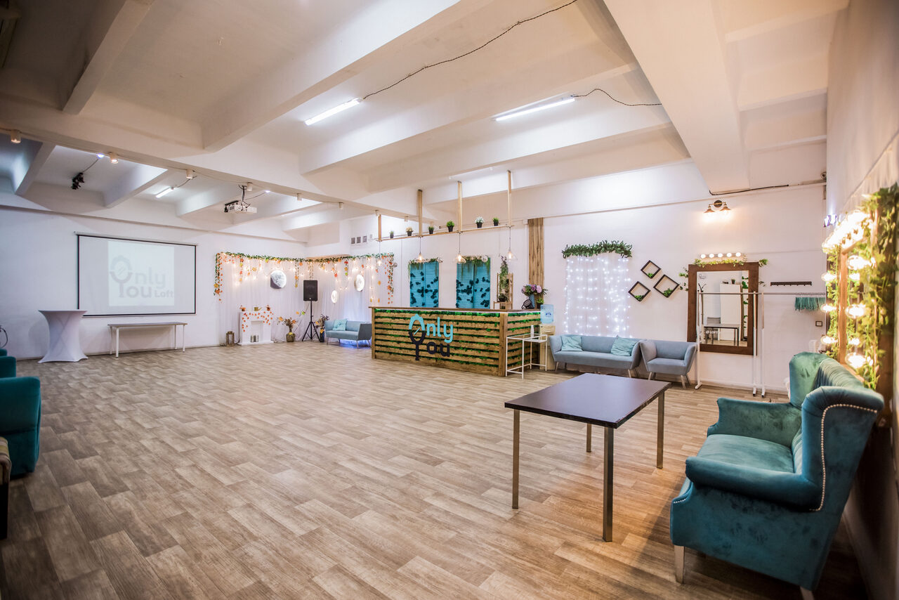 Арендовать Bright loft with a veranda for educational events