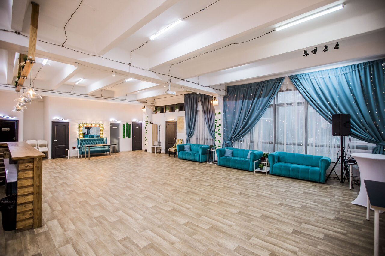 Арендовать Bright loft with a veranda for educational events