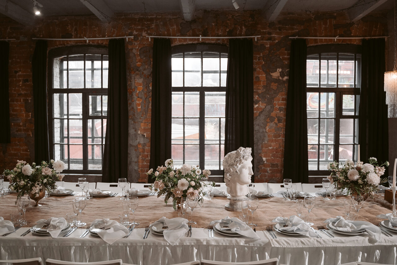 Арендовать SoldOut Lофт. Лофт-пространство с панорамными окнами