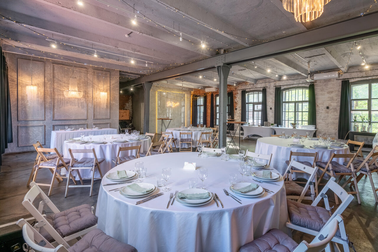 Арендовать SoldOut Lофт. Лофт-пространство с панорамными окнами