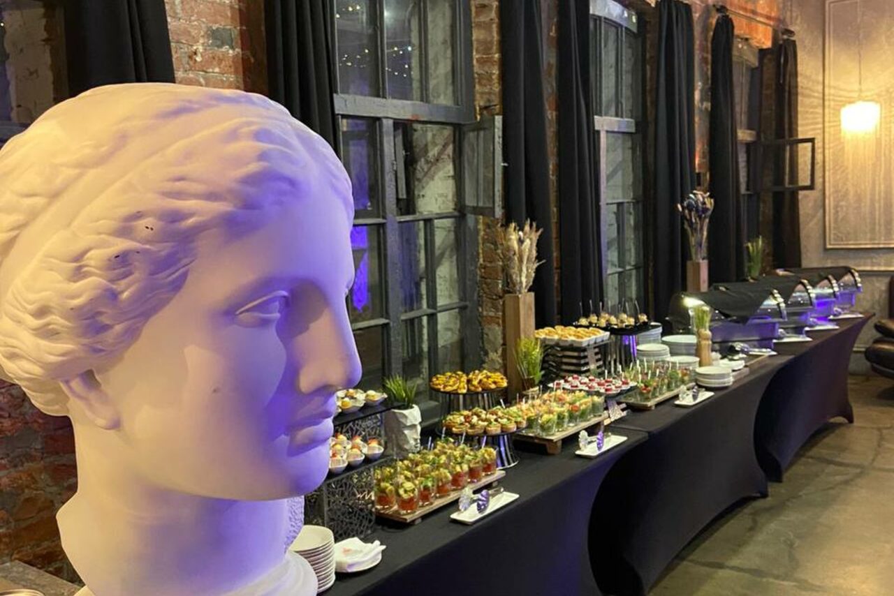 Арендовать SoldOut Lофт. Лофт-пространство с панорамными окнами