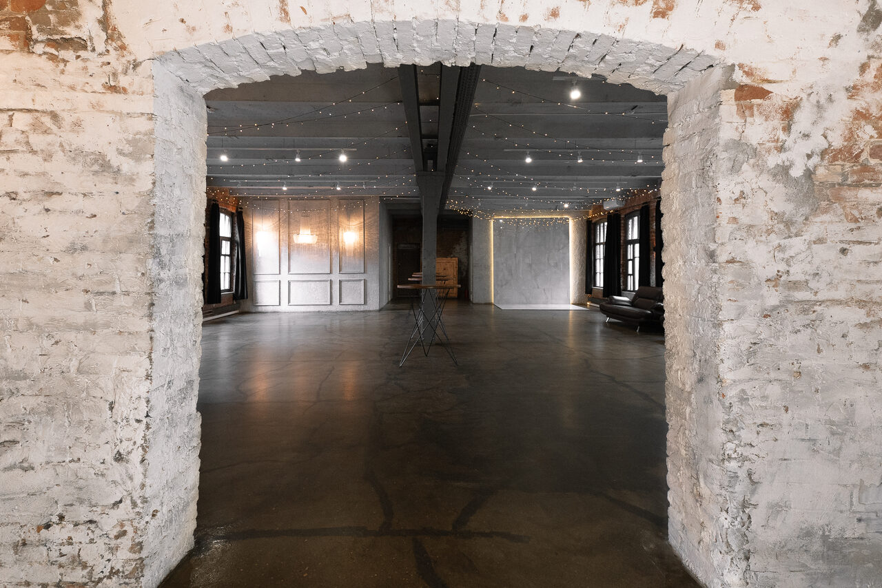 Арендовать SoldOut Lофт. Лофт-пространство с панорамными окнами