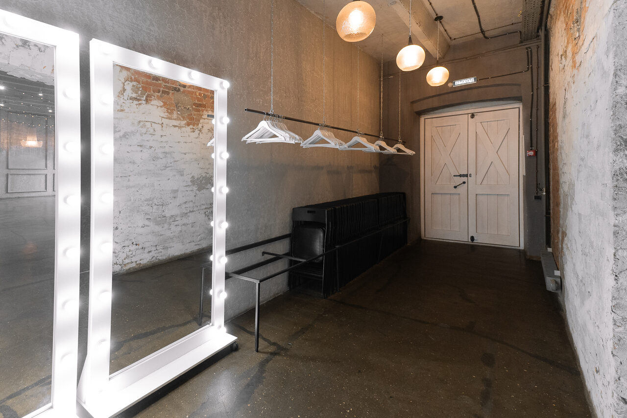 Арендовать SoldOut Lофт. Лофт-пространство с панорамными окнами