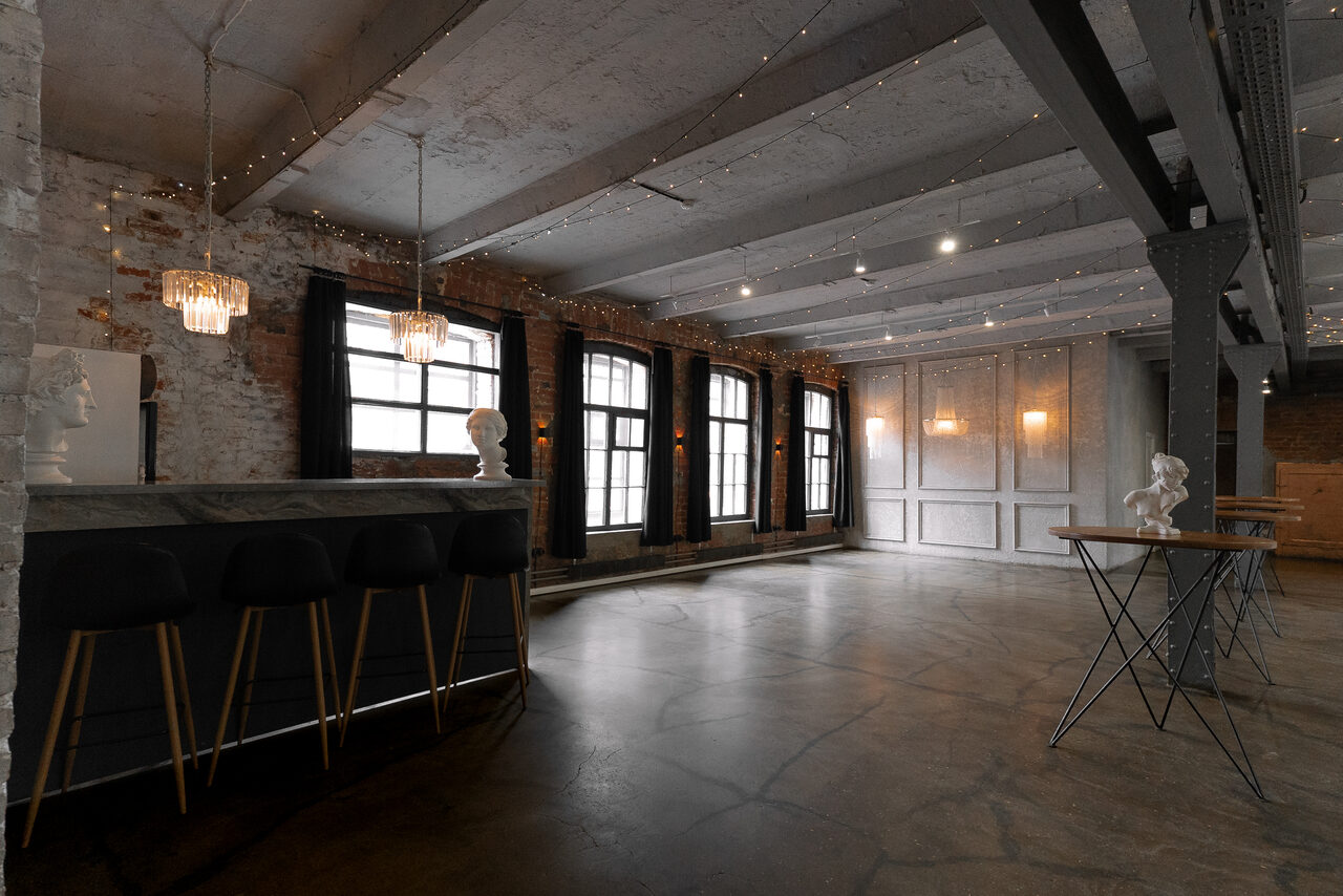 Арендовать SoldOut Lофт. Лофт-пространство с панорамными окнами