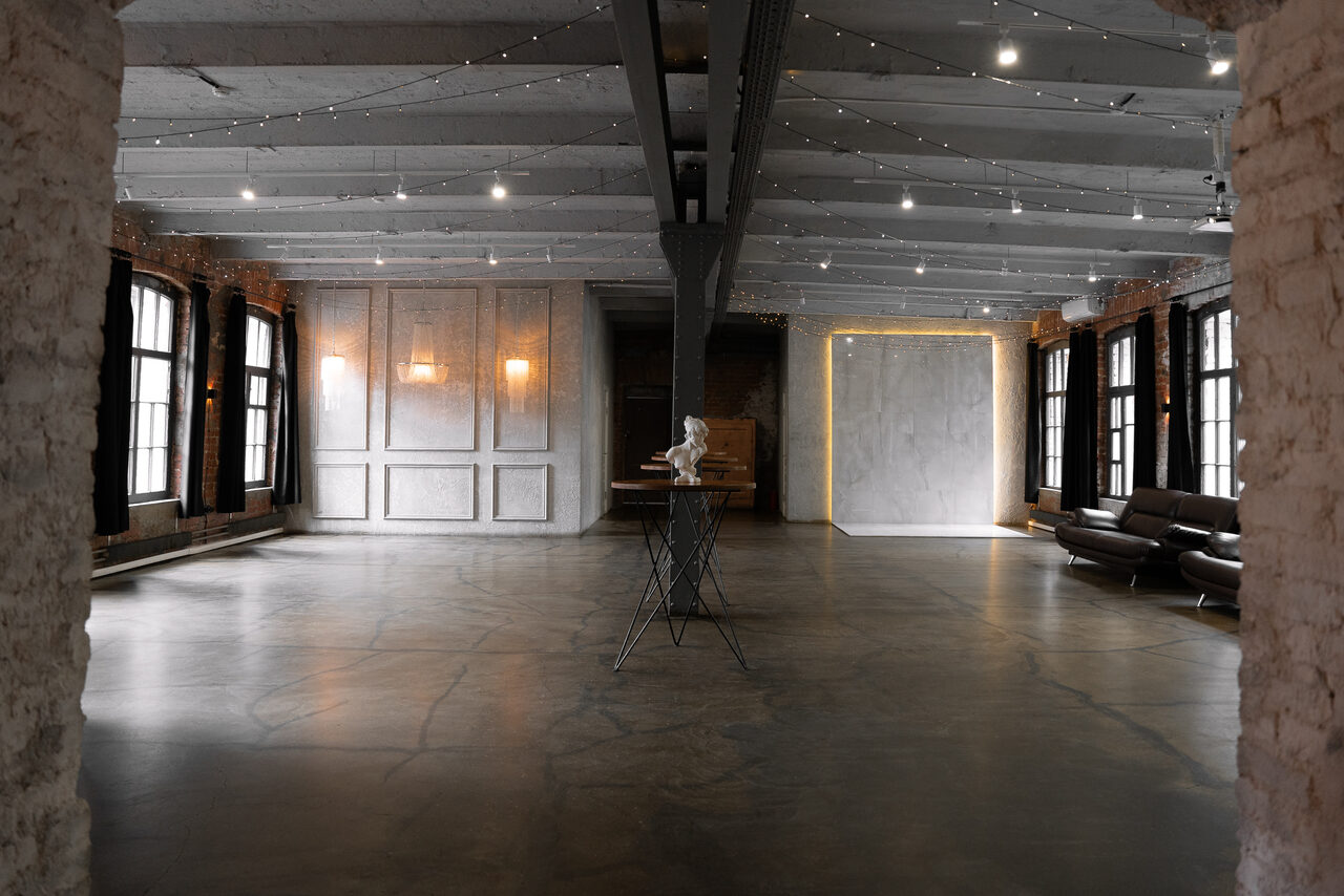 Арендовать SoldOut Lофт. Лофт-пространство с панорамными окнами