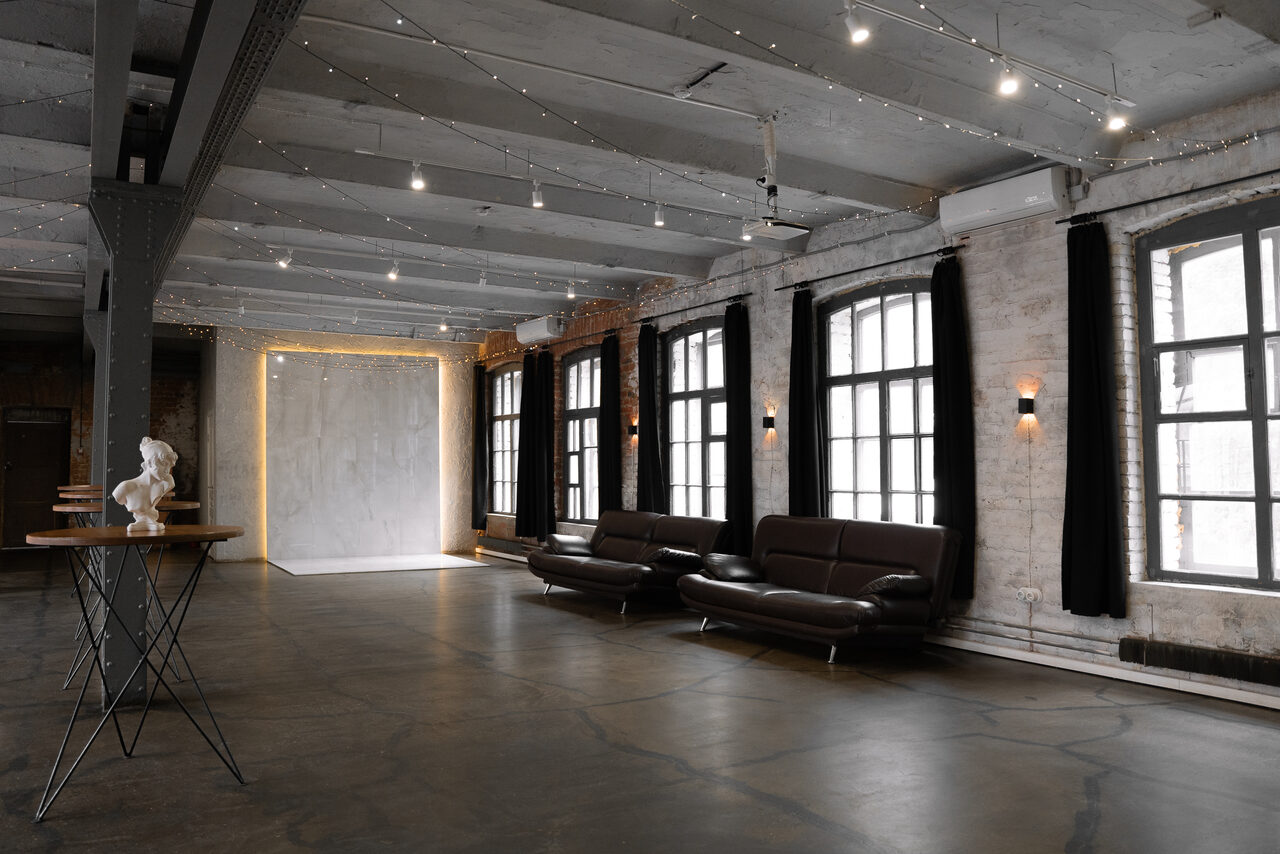 Арендовать SoldOut Lофт. Лофт-пространство с панорамными окнами
