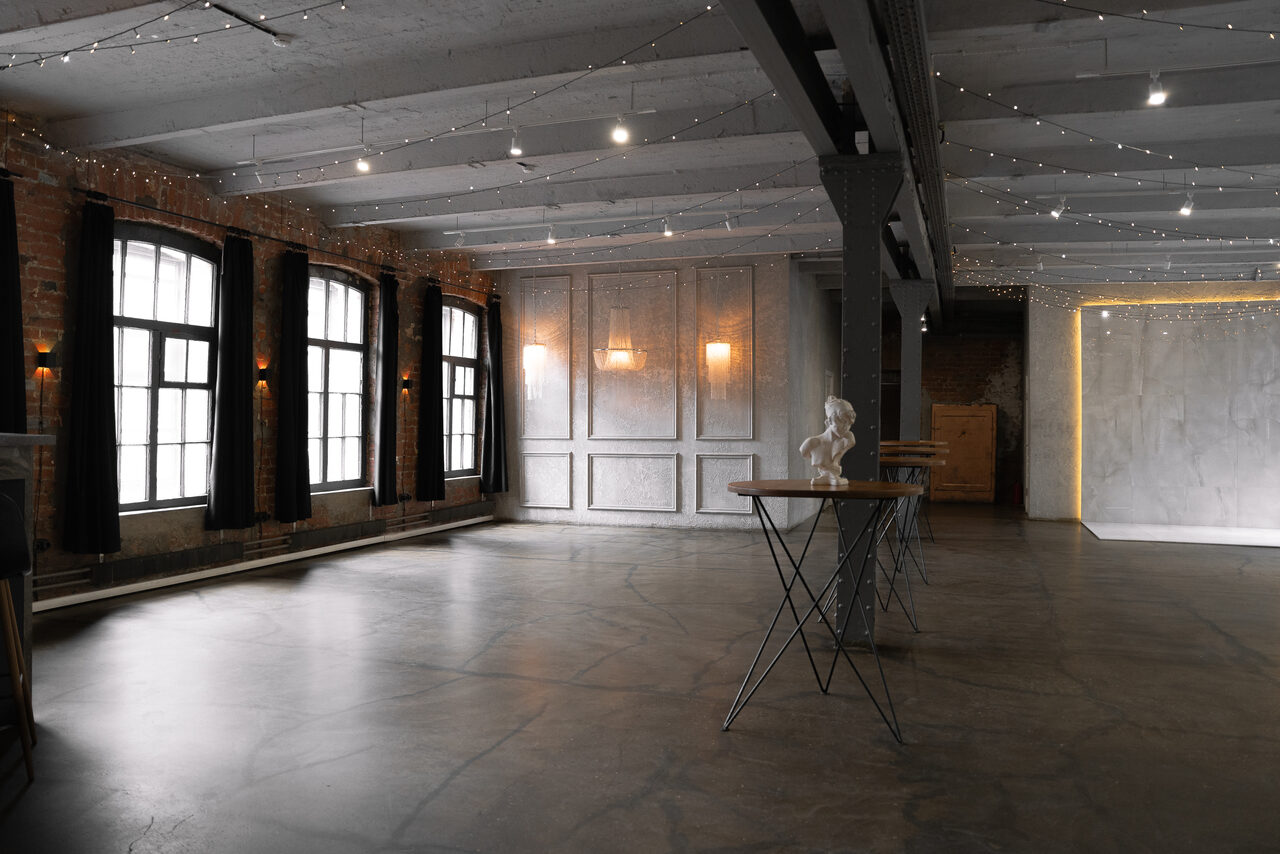 Арендовать SoldOut Lофт. Лофт-пространство с панорамными окнами