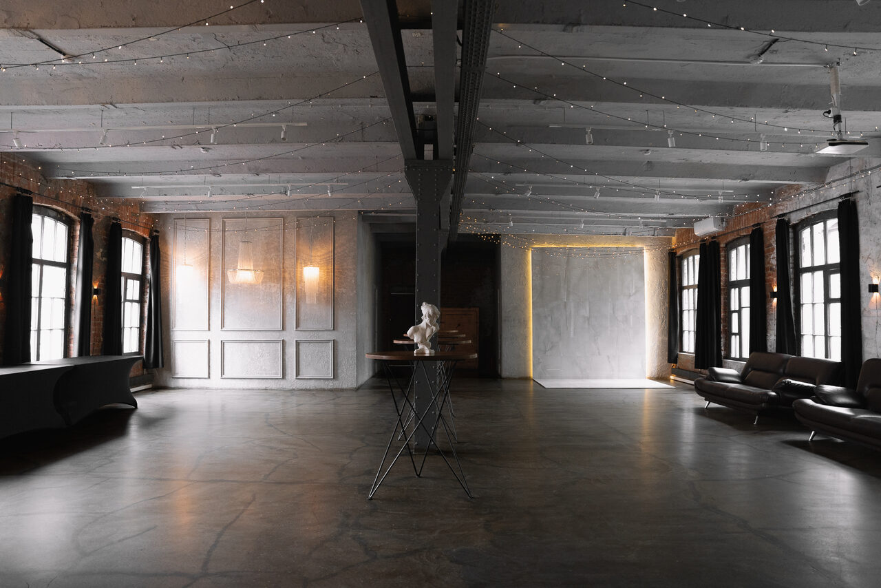 Арендовать SoldOut Lофт. Лофт-пространство с панорамными окнами