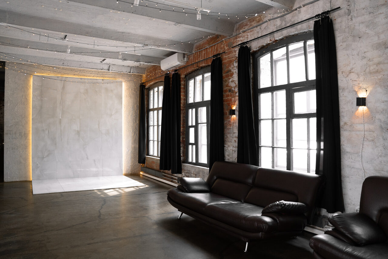 Арендовать SoldOut Lофт. Лофт-пространство с панорамными окнами