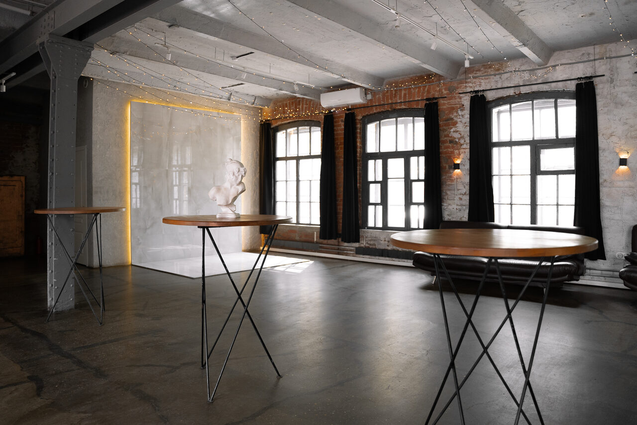 Арендовать SoldOut Lофт. Лофт-пространство с панорамными окнами