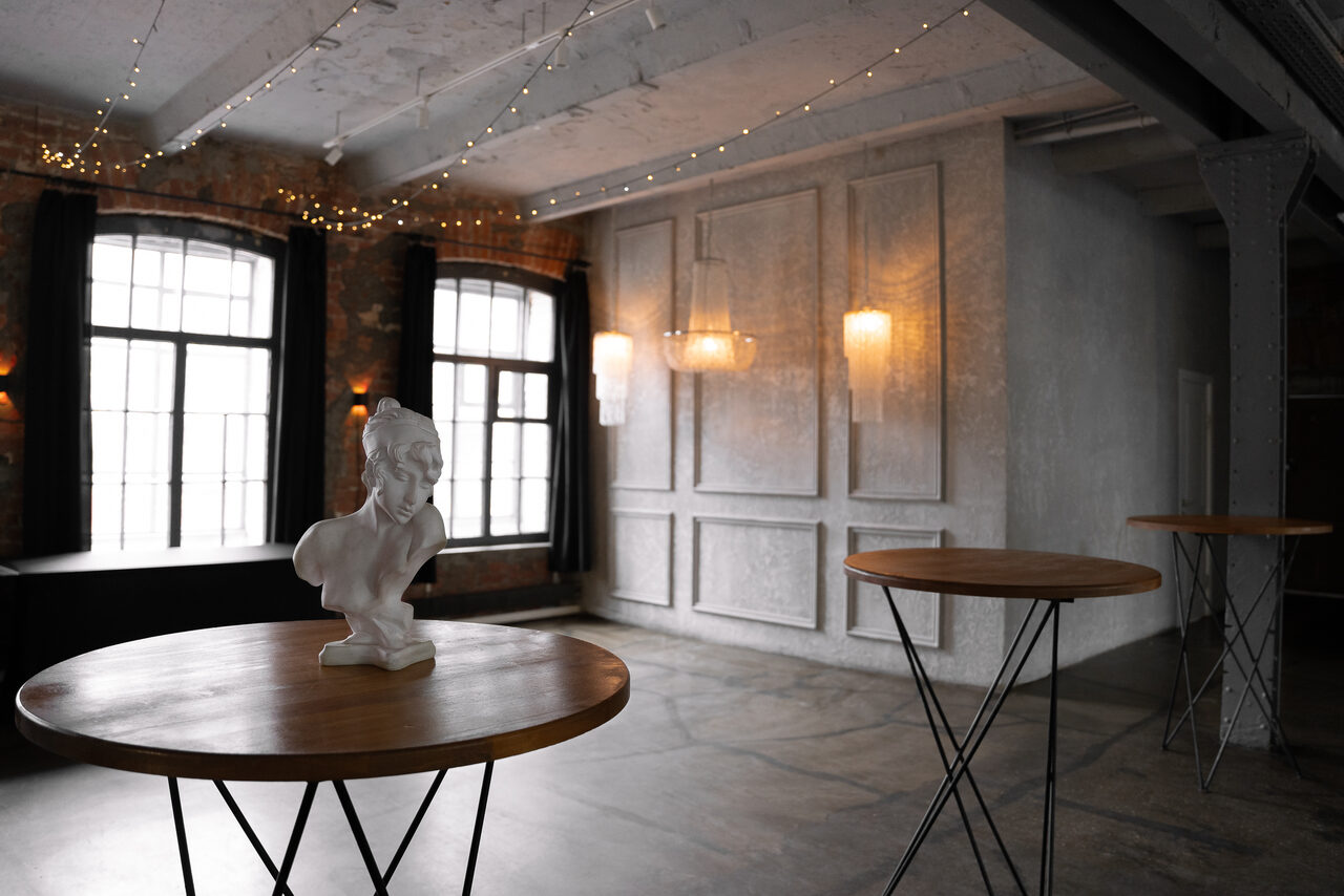 Арендовать SoldOut Lофт. Лофт-пространство с панорамными окнами