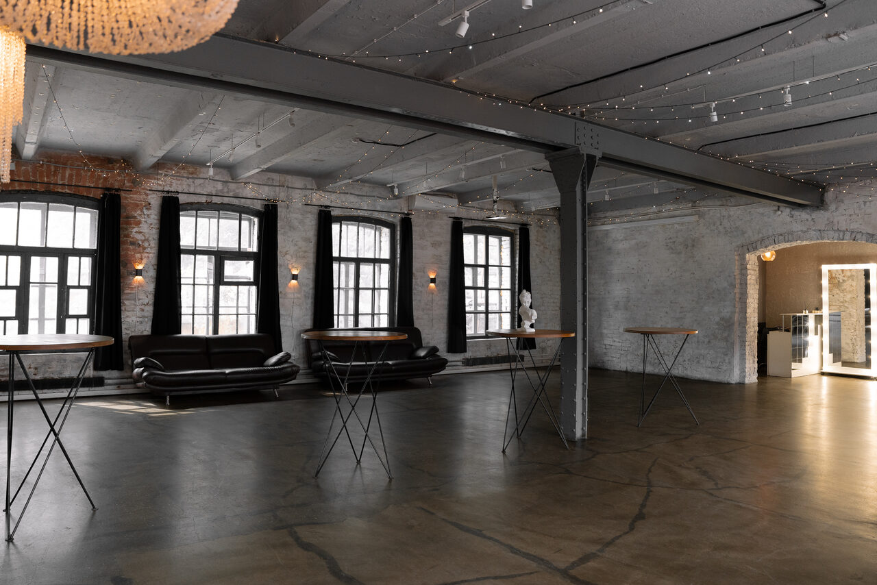 Арендовать SoldOut Lофт. Лофт-пространство с панорамными окнами