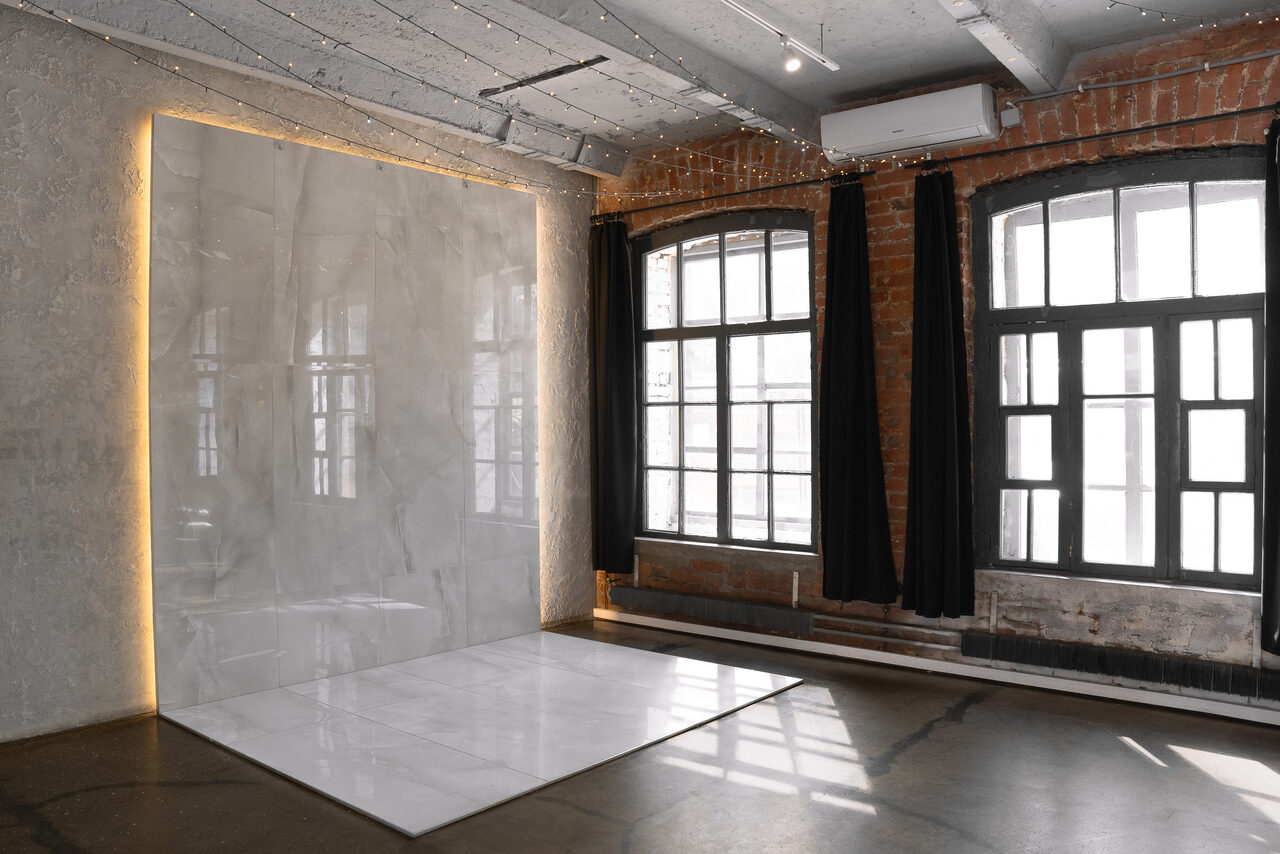 Арендовать SoldOut Lофт. Лофт-пространство с панорамными окнами