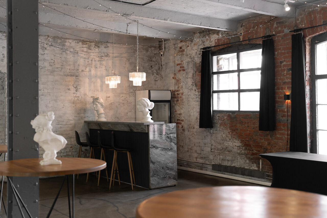 Арендовать SoldOut Lофт. Лофт-пространство с панорамными окнами