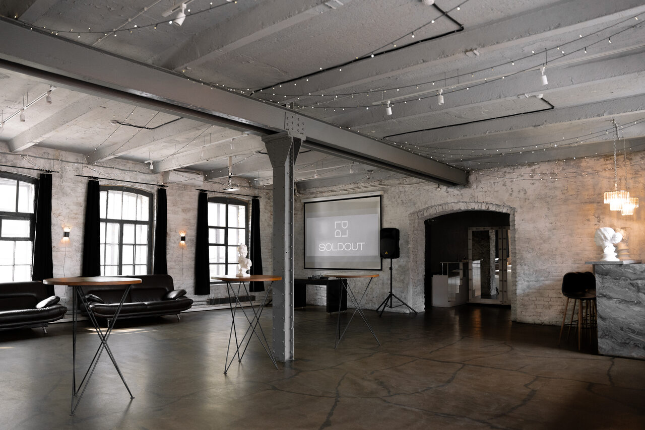 Арендовать SoldOut Lофт. Лофт-пространство с панорамными окнами