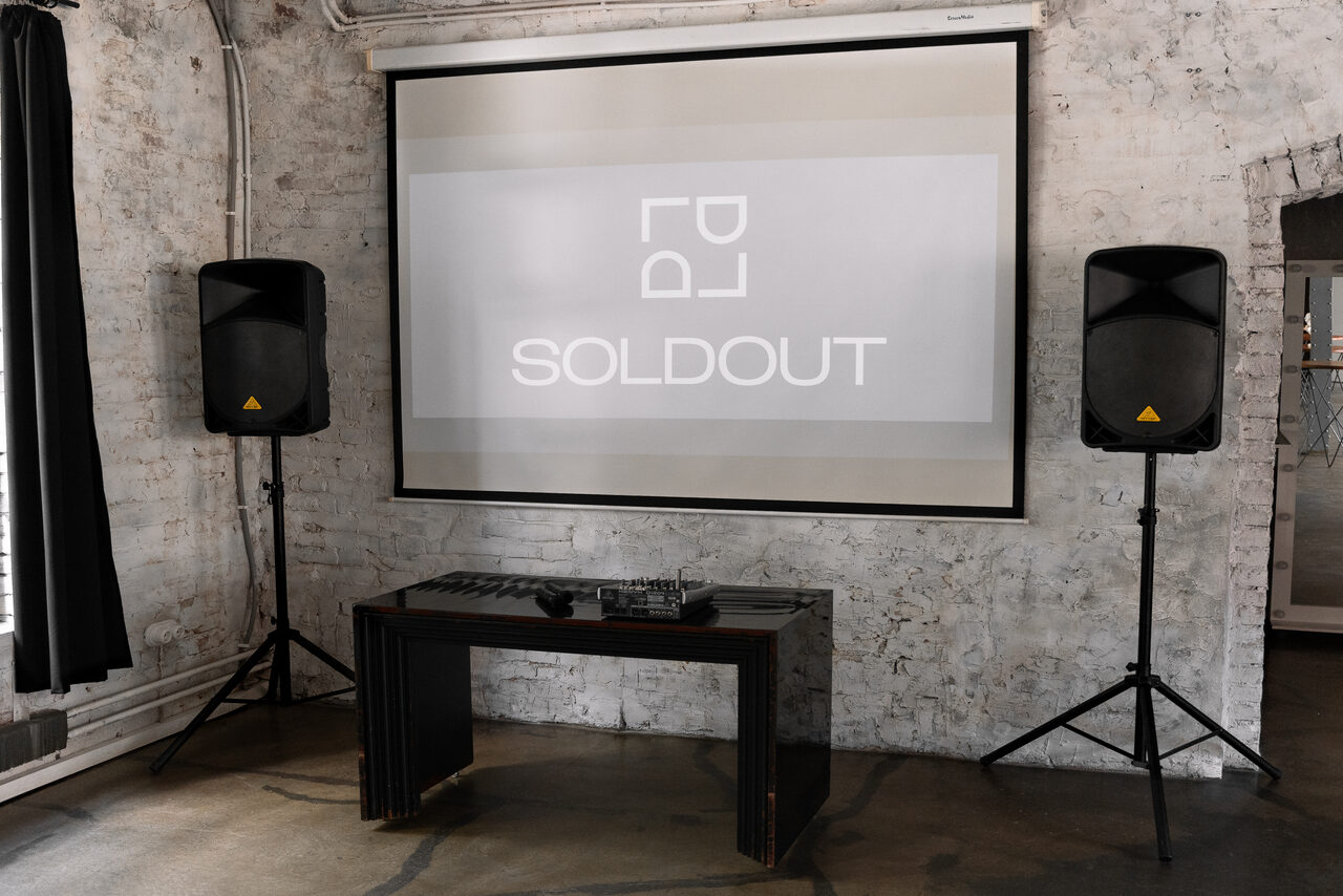 Арендовать SoldOut Lофт. Лофт-пространство с панорамными окнами