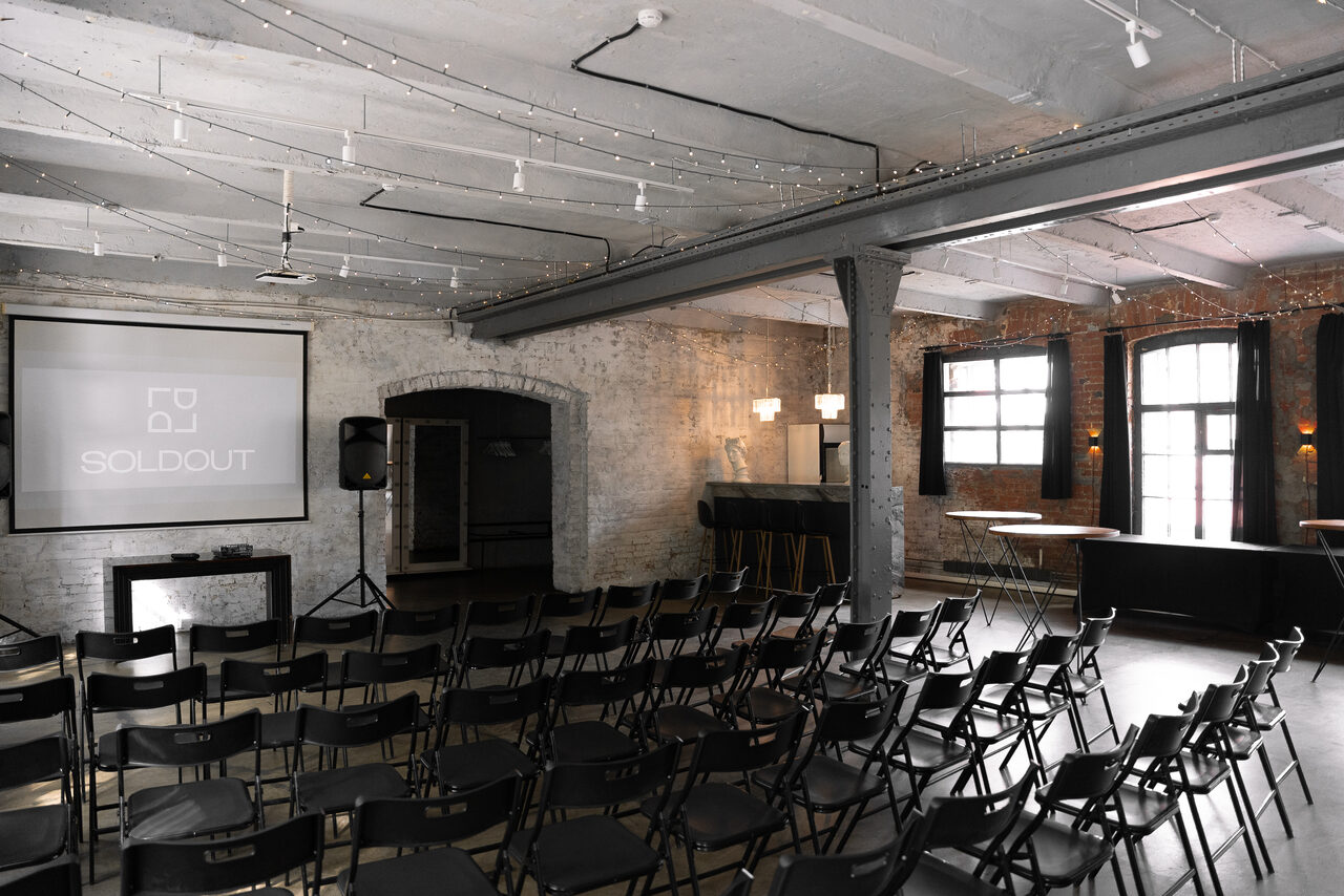 Арендовать SoldOut Lофт. Лофт-пространство с панорамными окнами