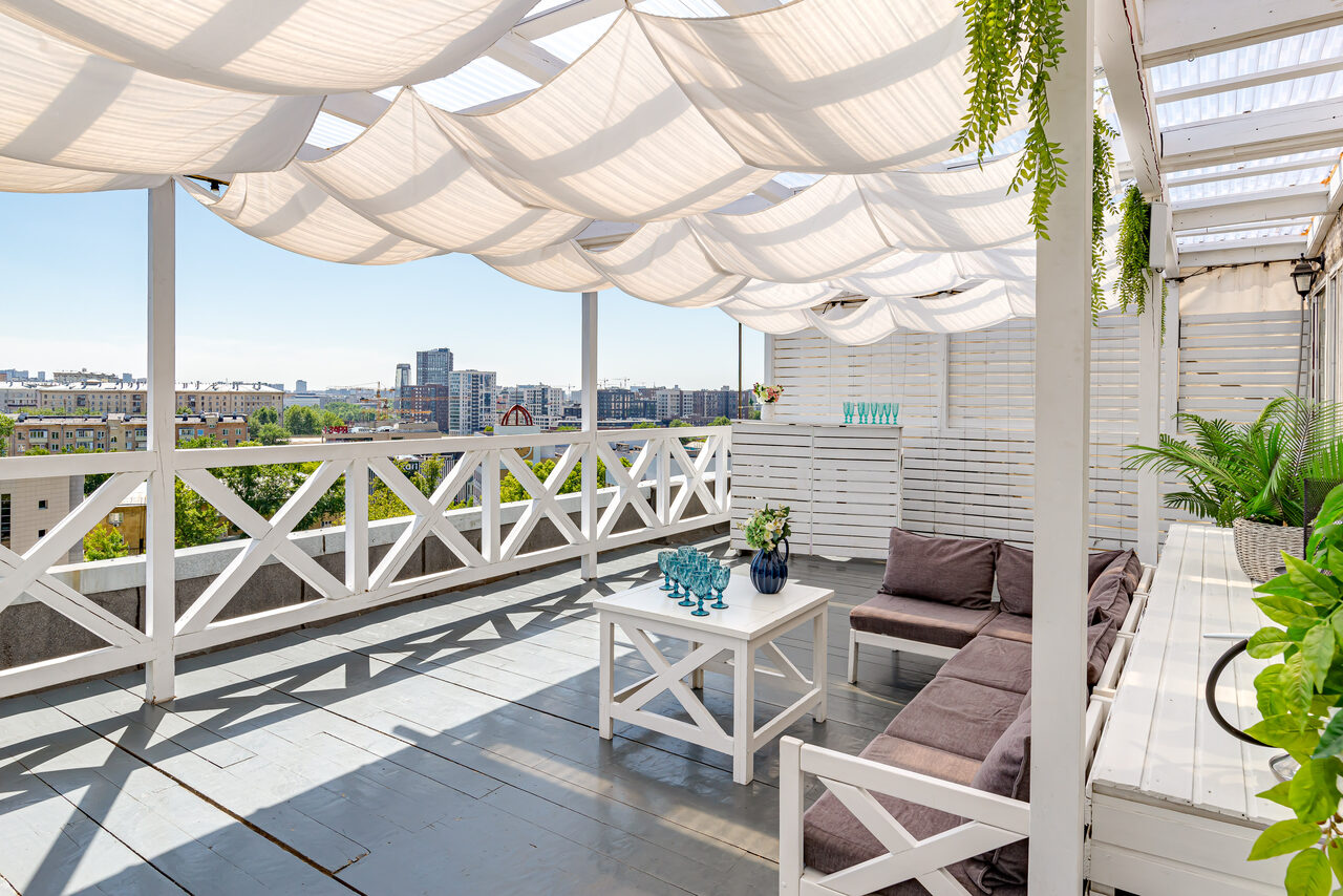 Арендовать Stylized loft with high ceilings and a veranda