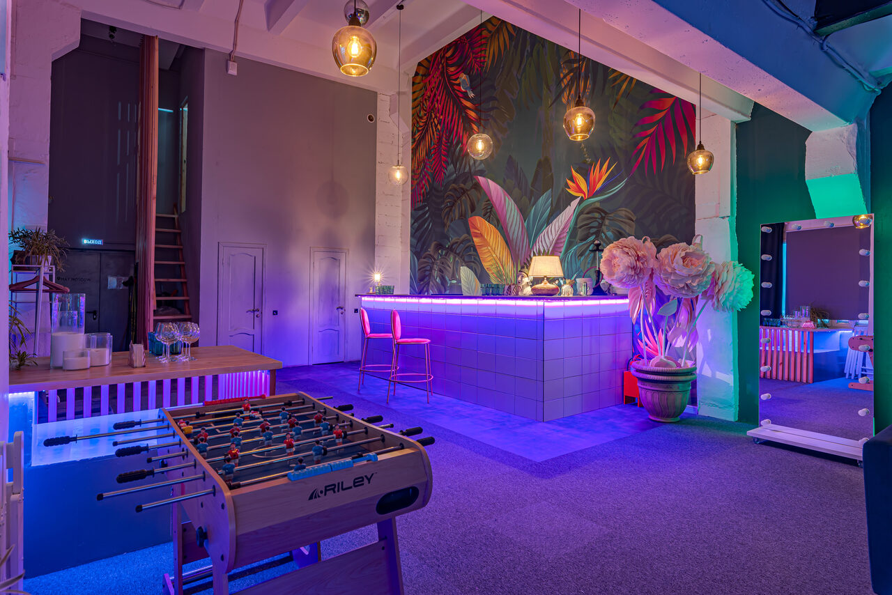 Арендовать Stylized loft with high ceilings and a veranda