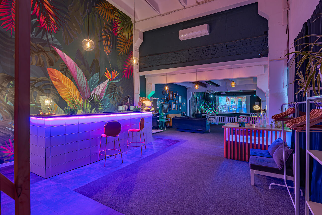 Арендовать Stylized loft with high ceilings and a veranda