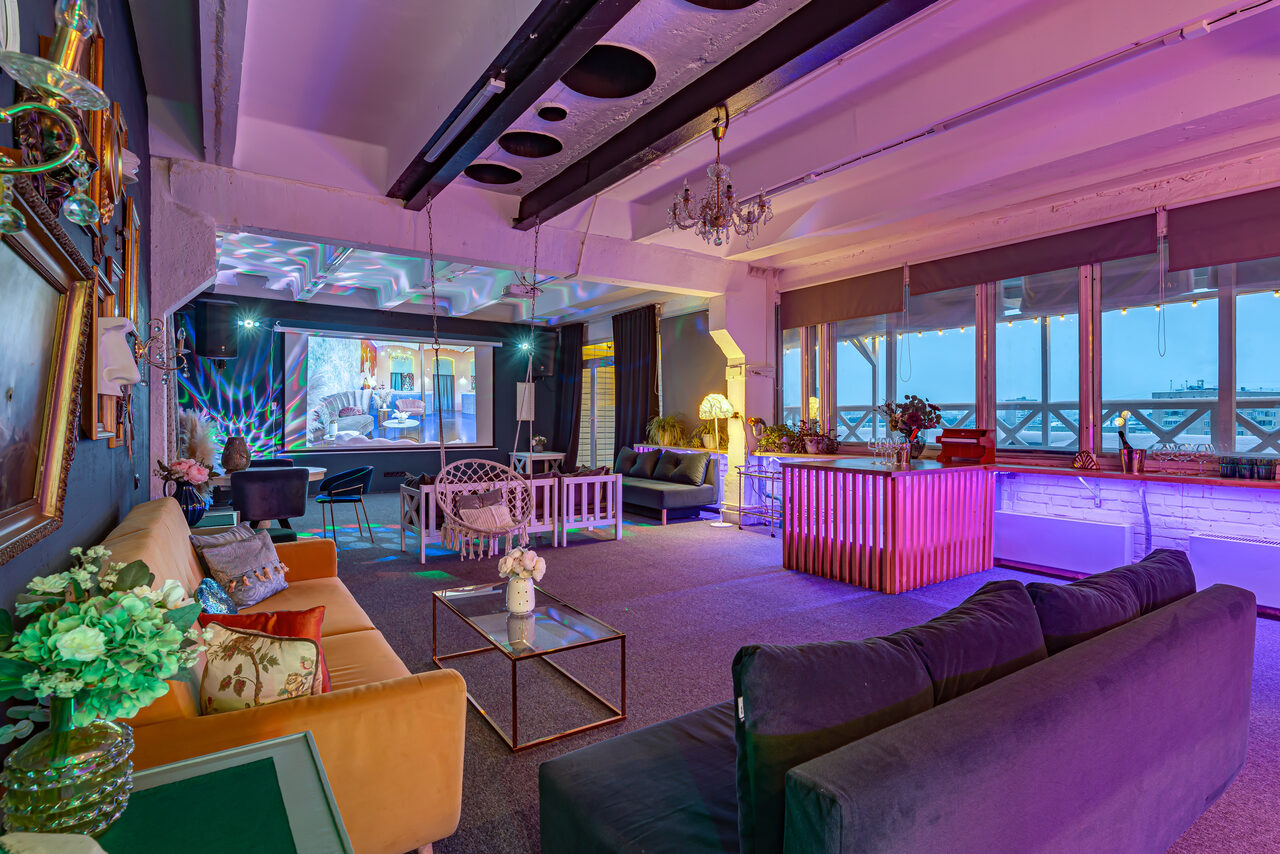 Арендовать Stylized loft with high ceilings and a veranda