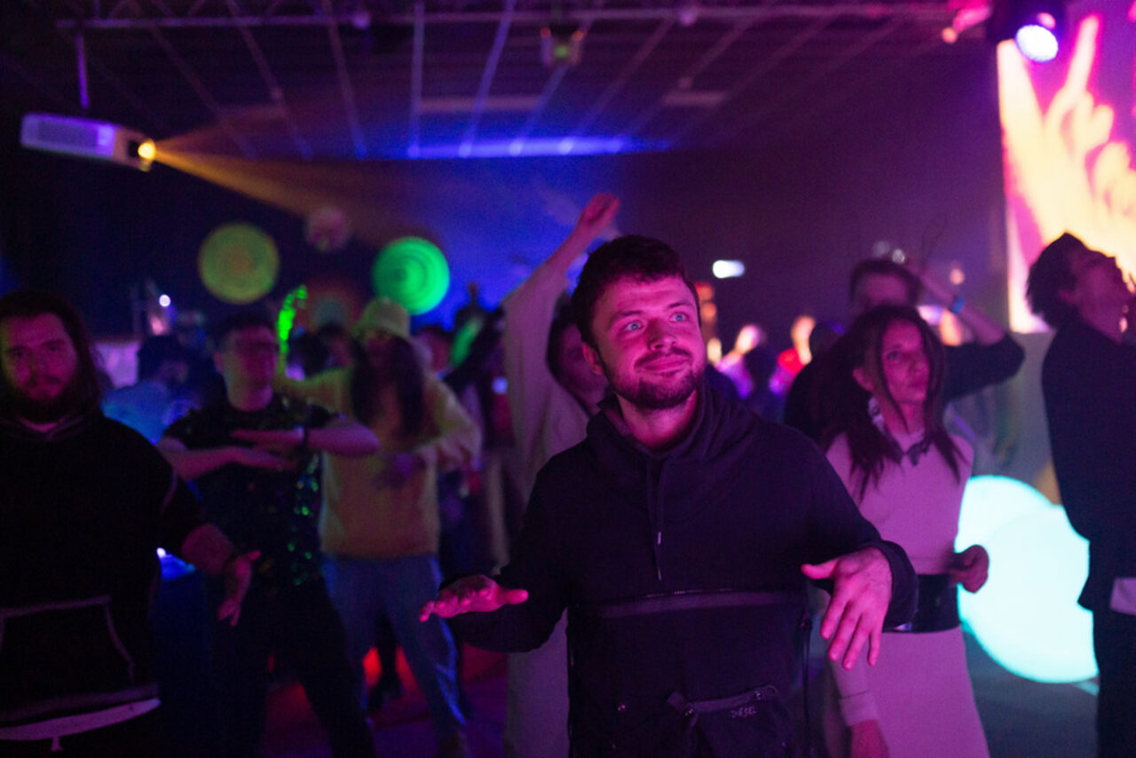 Арендовать Hall with a theater stage and chroma key
