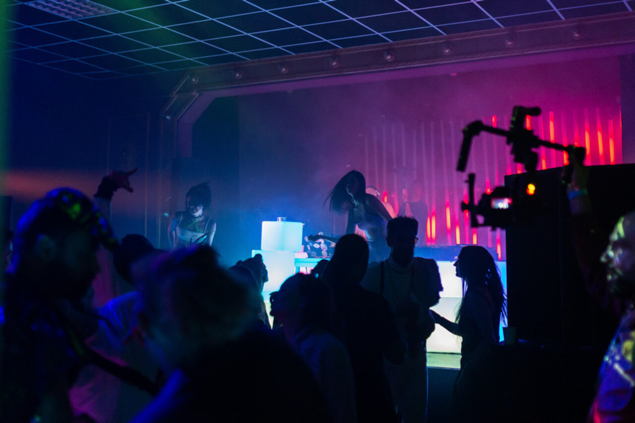 Арендовать Hall with a theater stage and chroma key