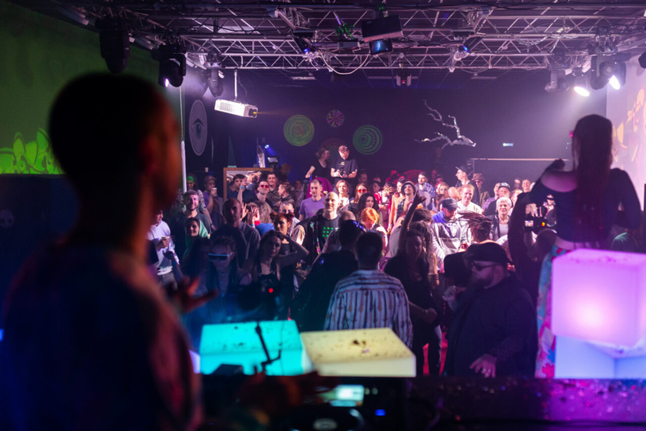 Арендовать Hall with a theater stage and chroma key
