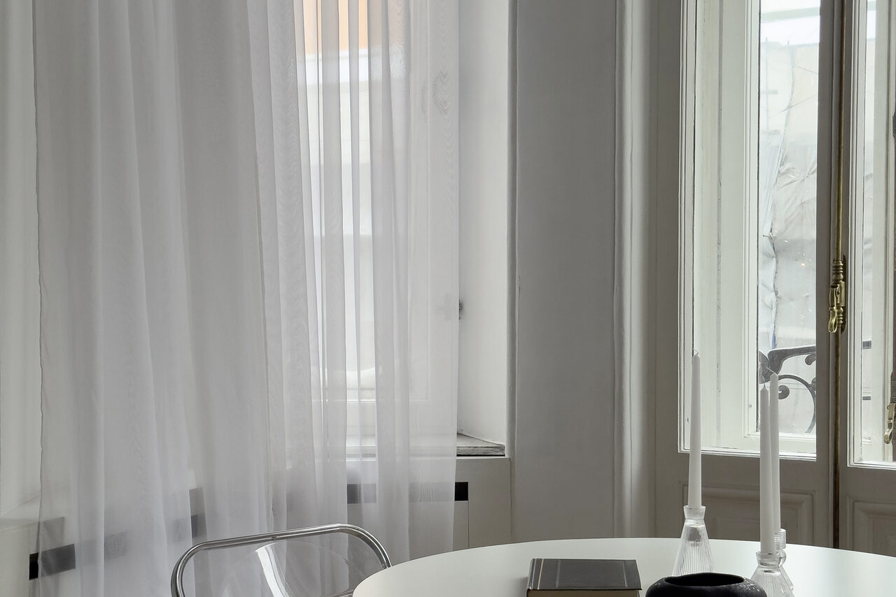 Арендовать Малый зал в классическом стиле для различных мероприятий