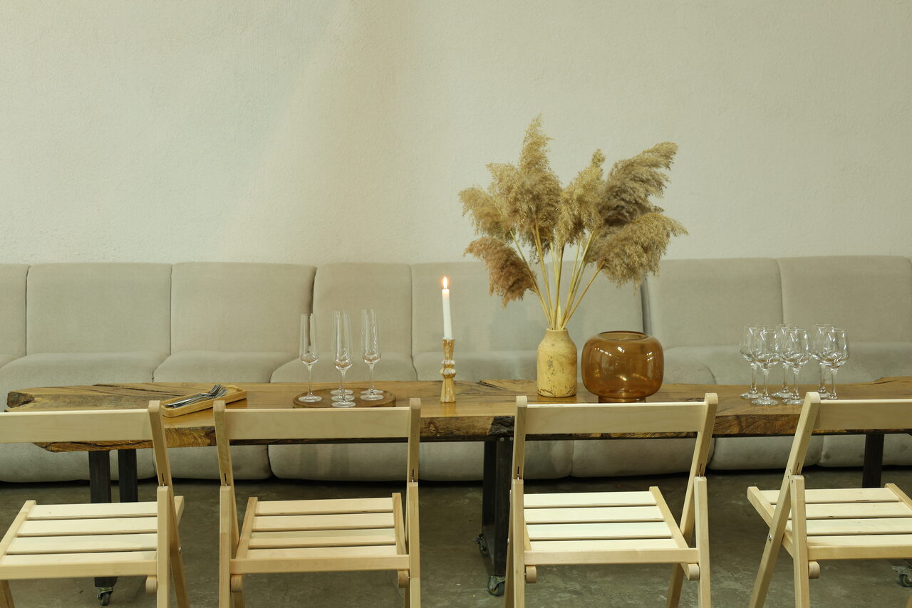 Арендовать Светлый лофт со светомузыкой и барной стойкой