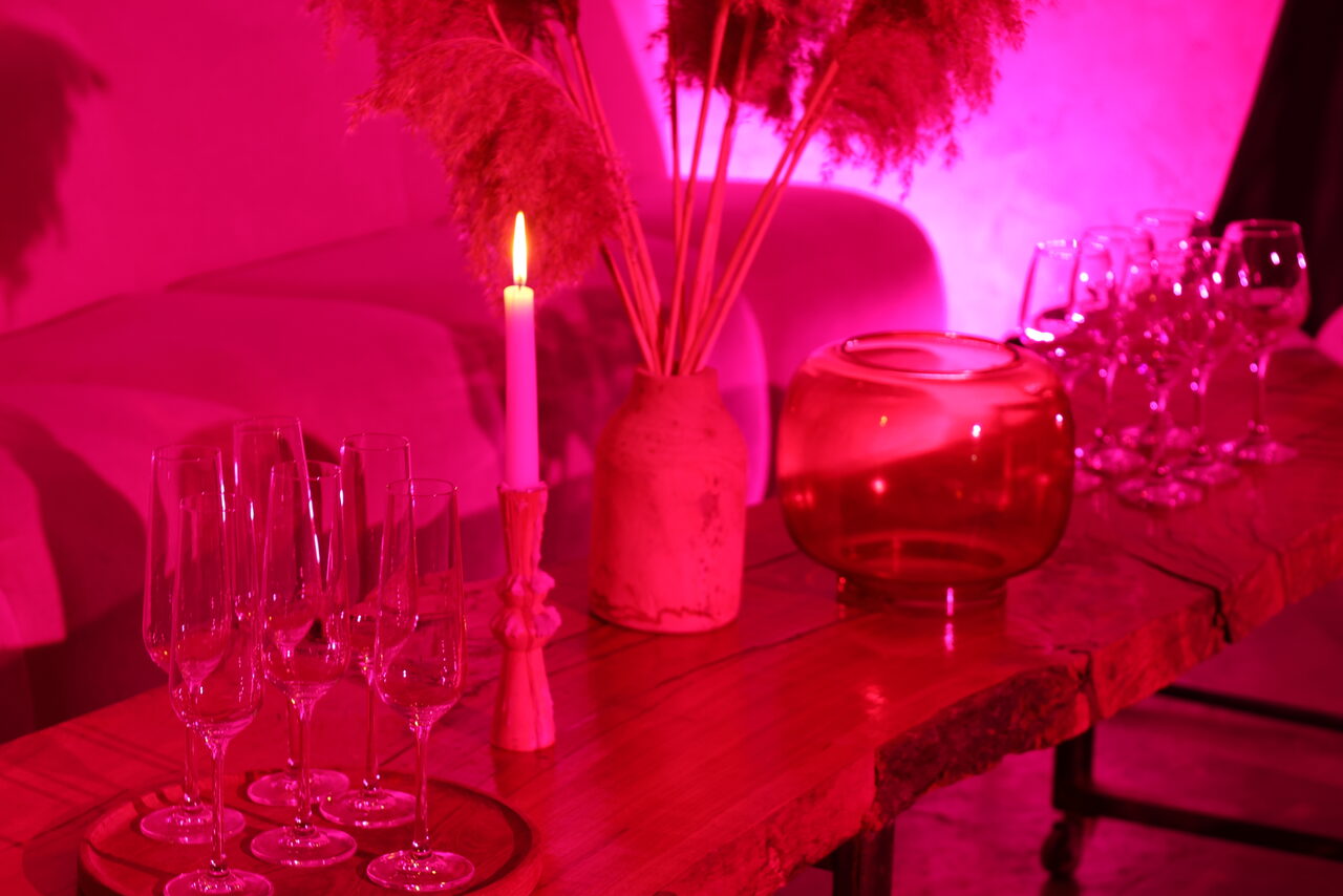 Арендовать Светлый лофт со светомузыкой и барной стойкой