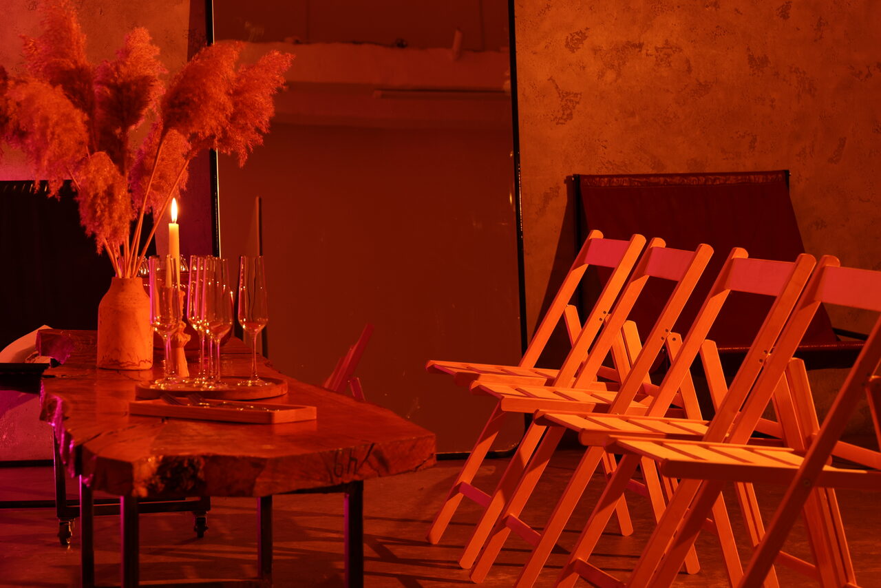 Арендовать Светлый лофт со светомузыкой и барной стойкой