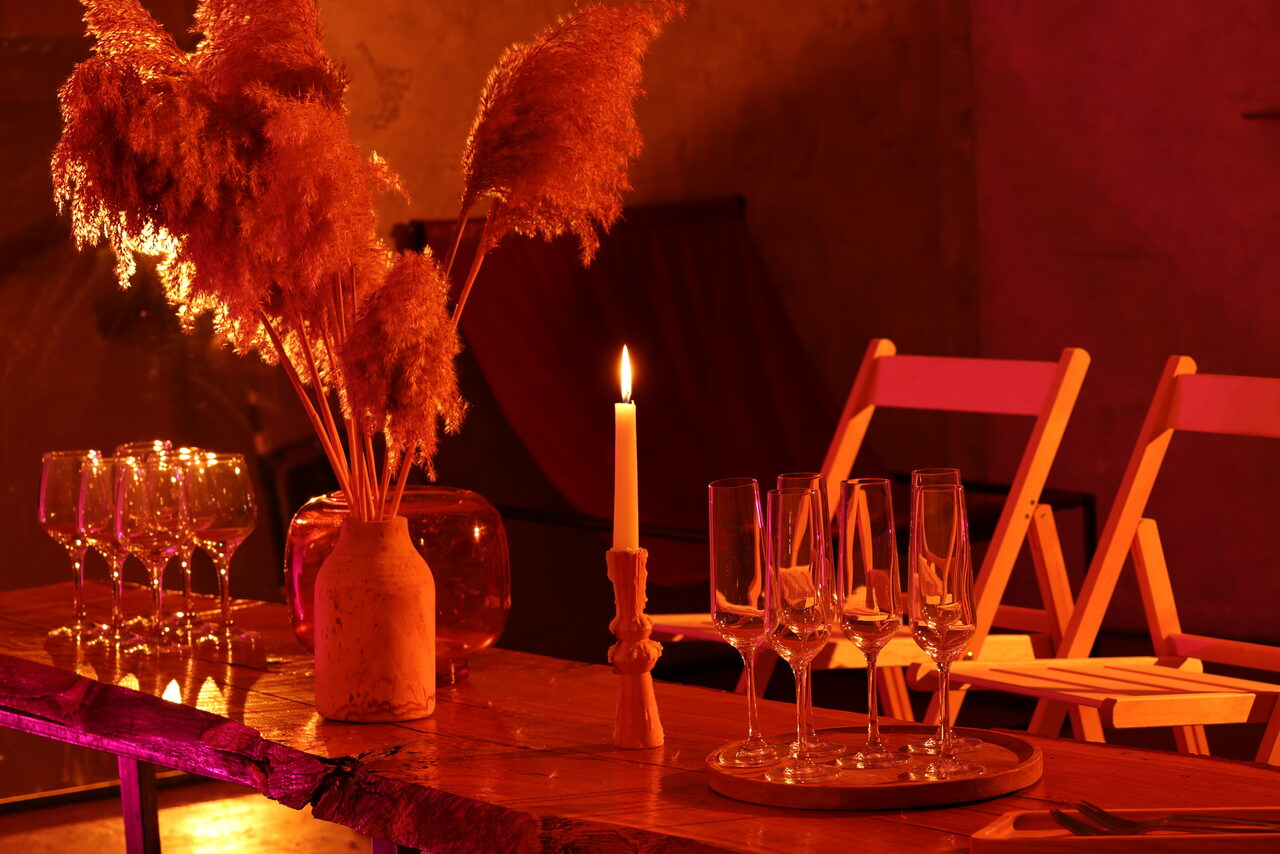 Арендовать Светлый лофт со светомузыкой и барной стойкой