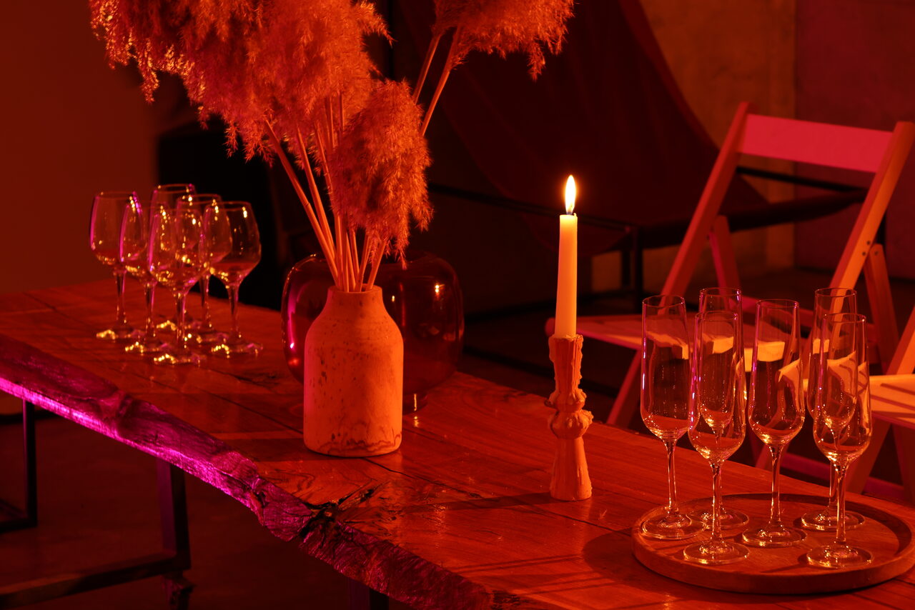 Арендовать Светлый лофт со светомузыкой и барной стойкой