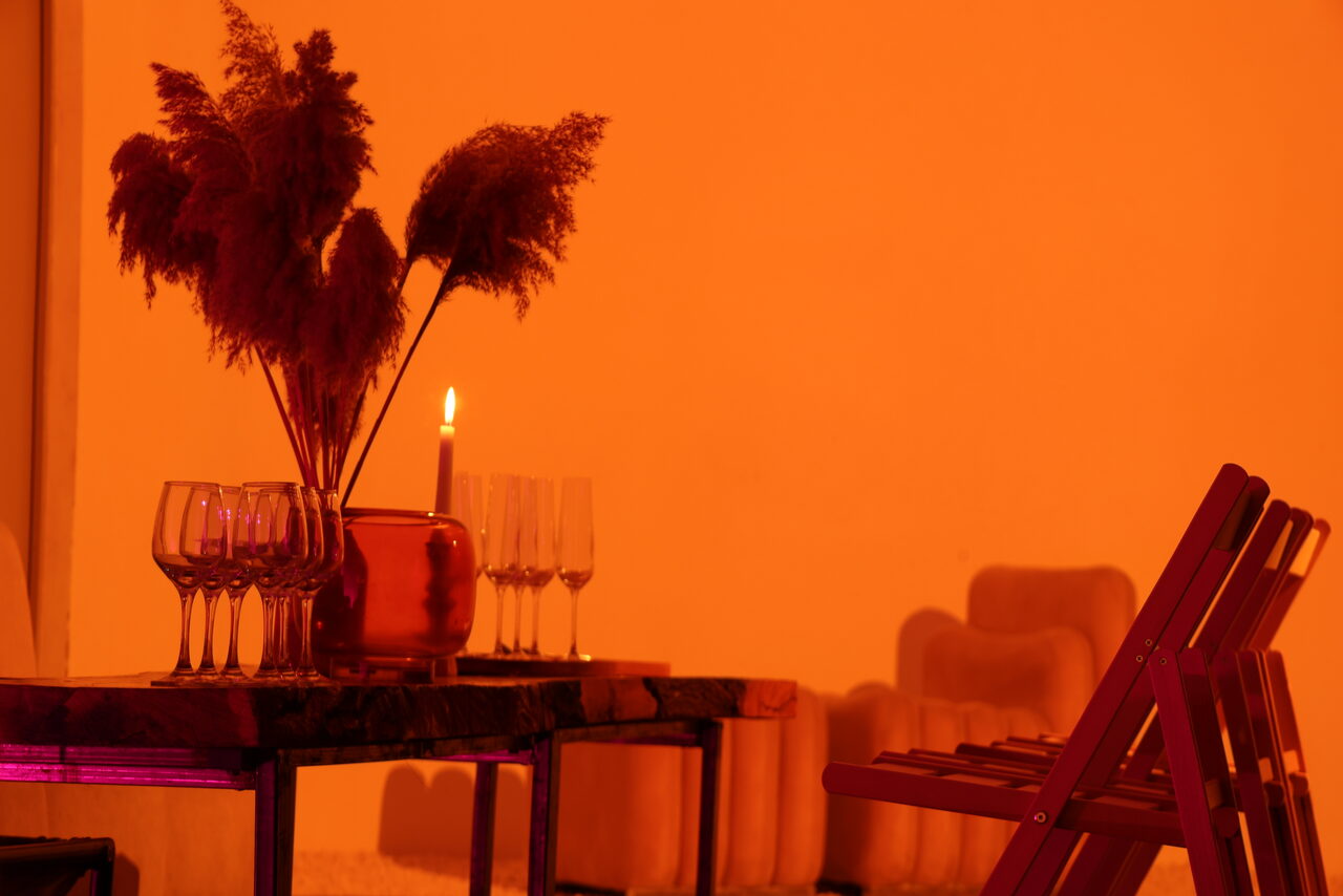 Арендовать Светлый лофт со светомузыкой и барной стойкой