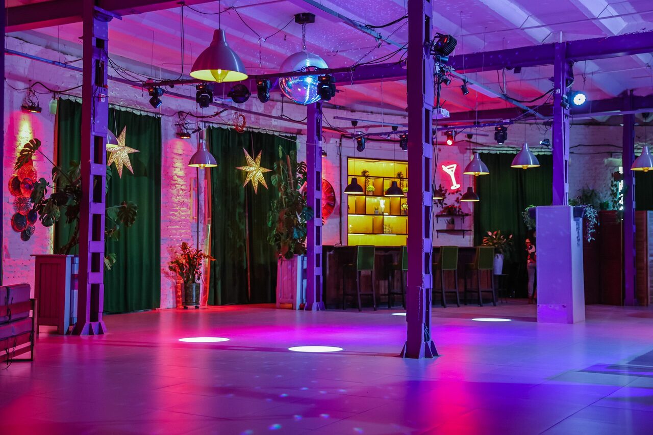 Арендовать Semicircular ecoloft with unique illumination