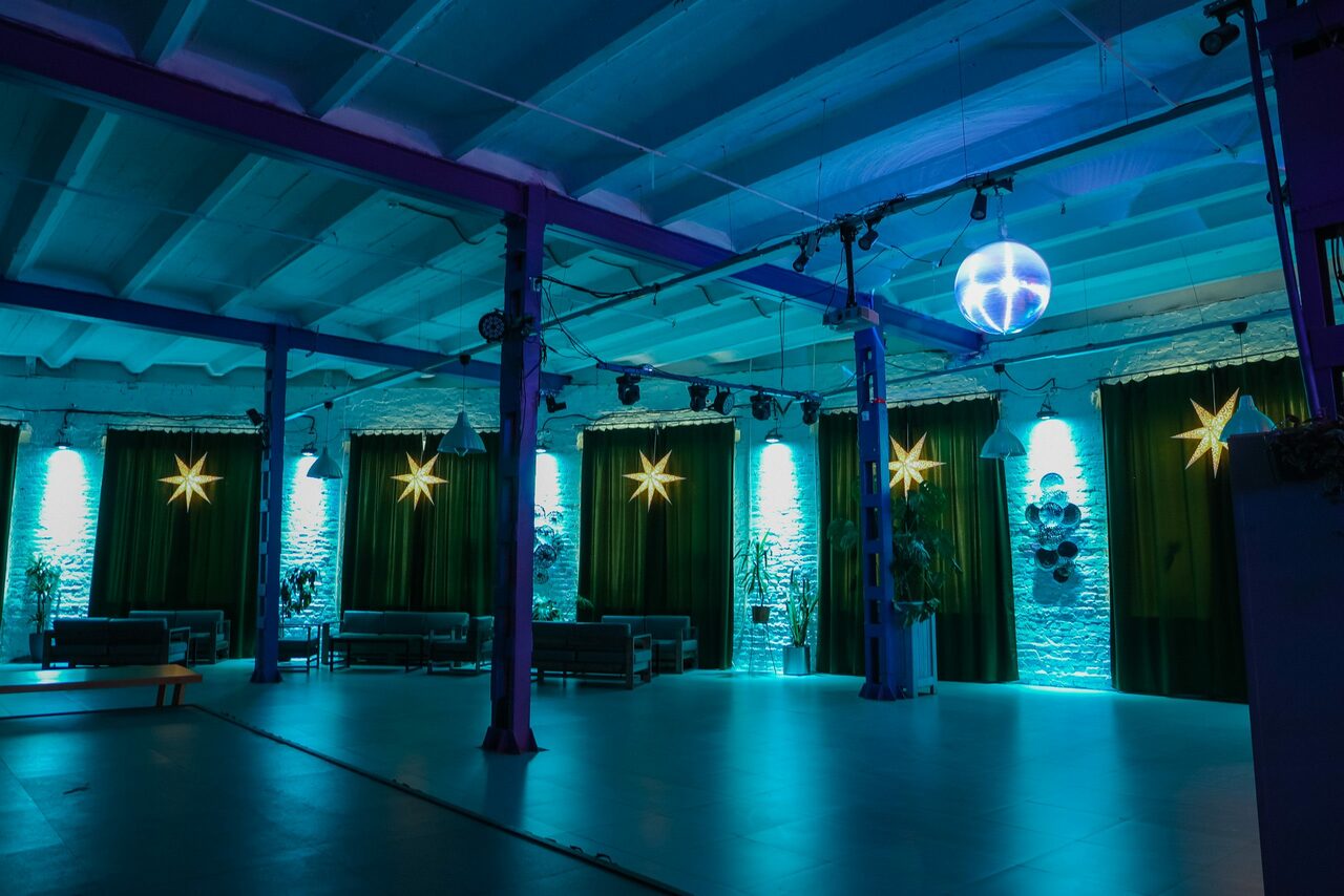 Арендовать Semicircular ecoloft with unique illumination