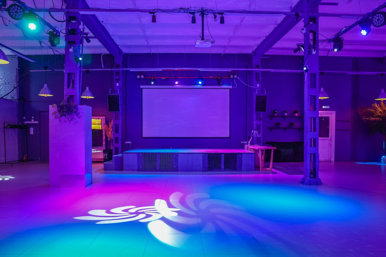 Арендовать Semicircular ecoloft with unique illumination