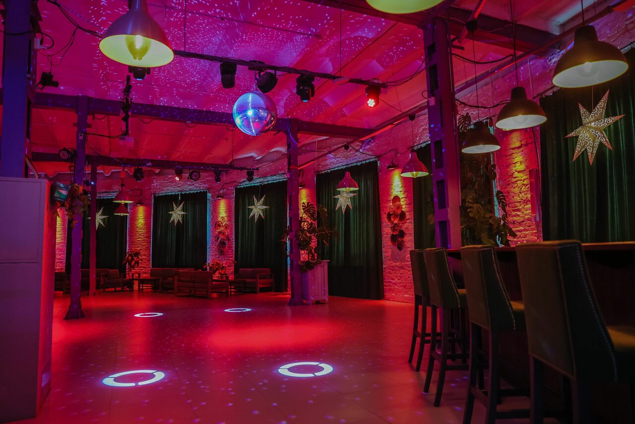 Арендовать Semicircular ecoloft with unique illumination