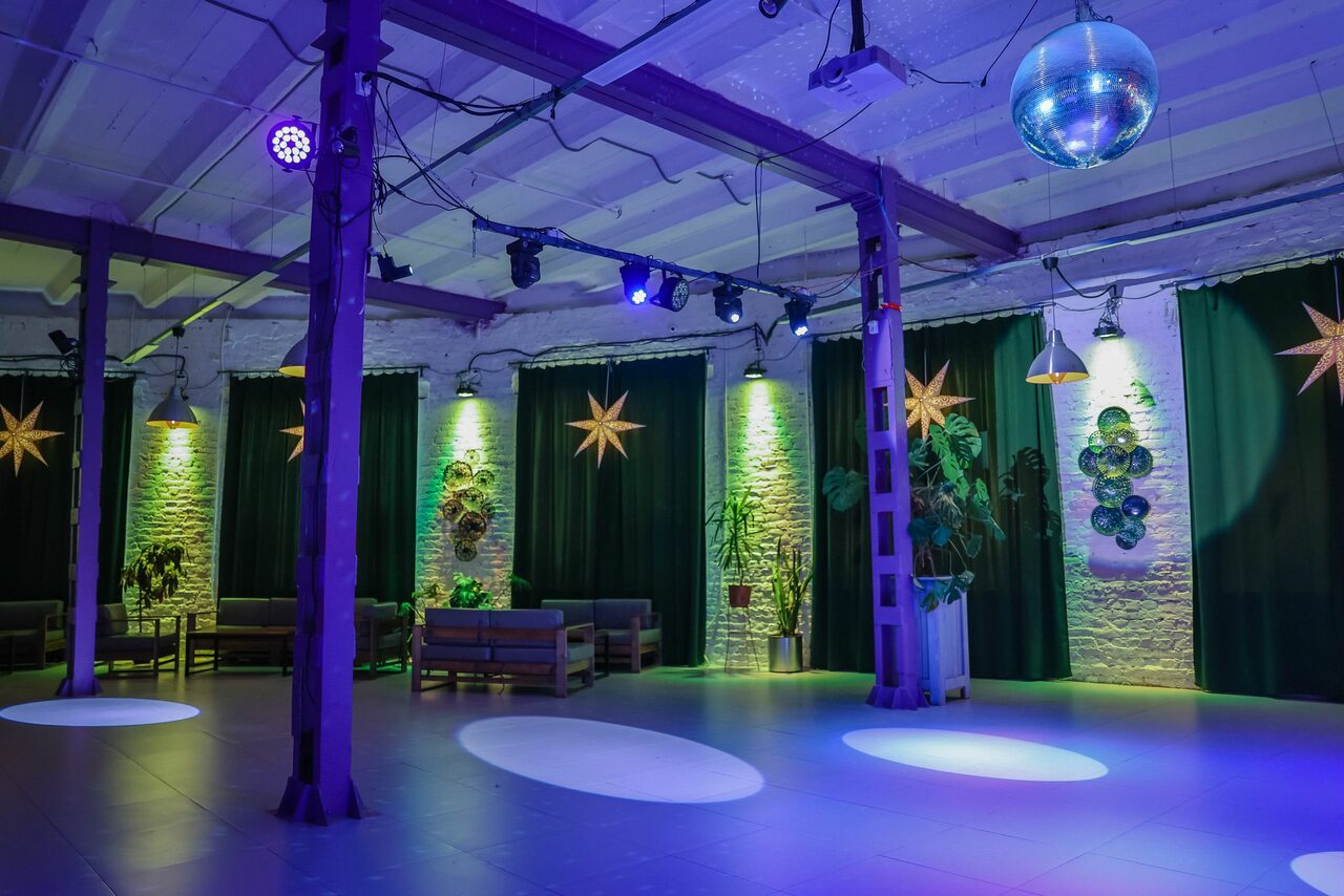 Арендовать Semicircular ecoloft with unique illumination