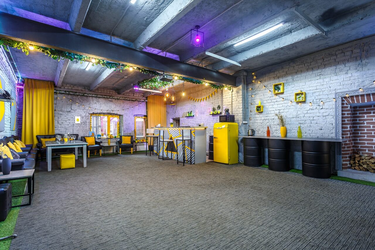 Арендовать Уютный лофт с яркими акцентами с летней верандой