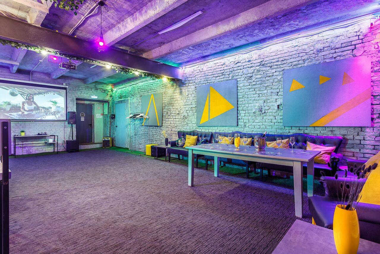 Арендовать Уютный лофт с яркими акцентами с летней верандой