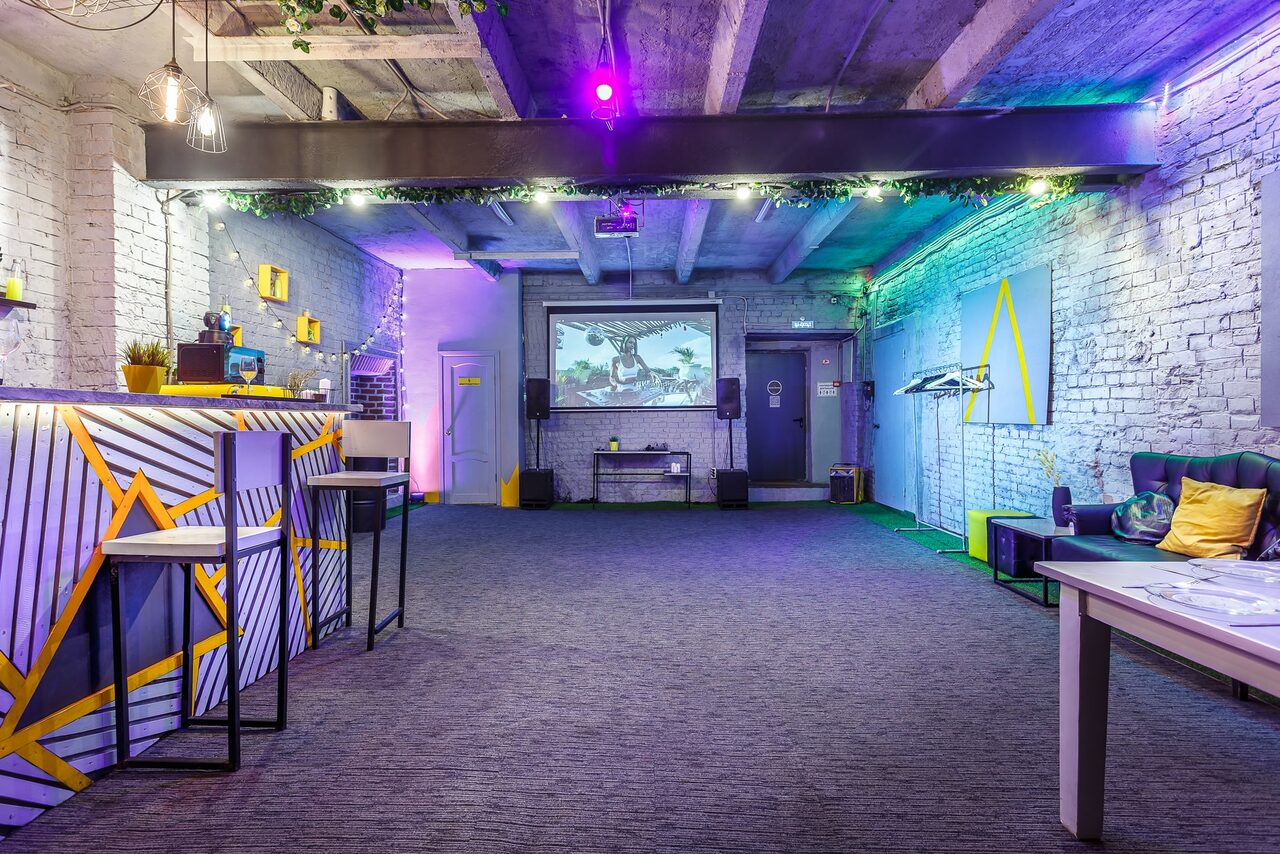 Арендовать Уютный лофт с яркими акцентами с летней верандой