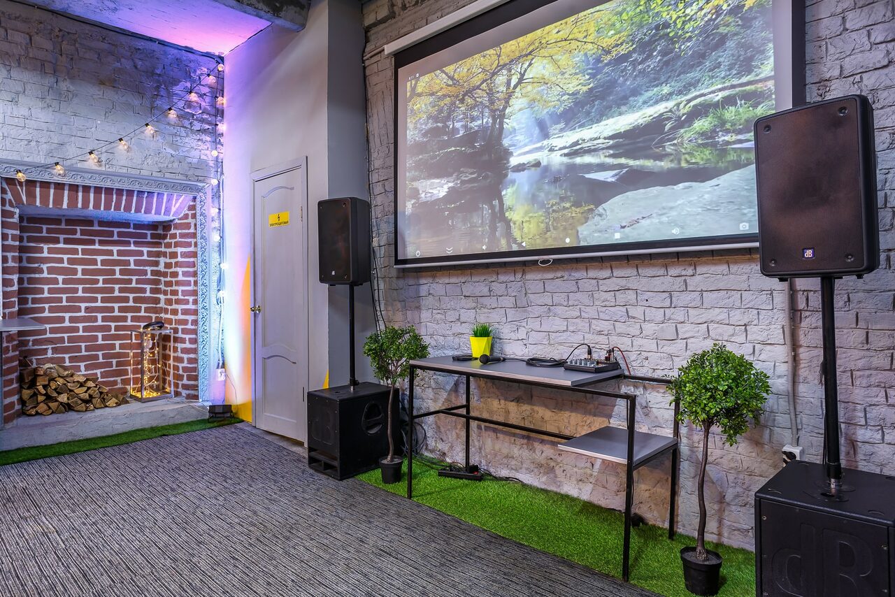 Арендовать Уютный лофт с яркими акцентами с летней верандой