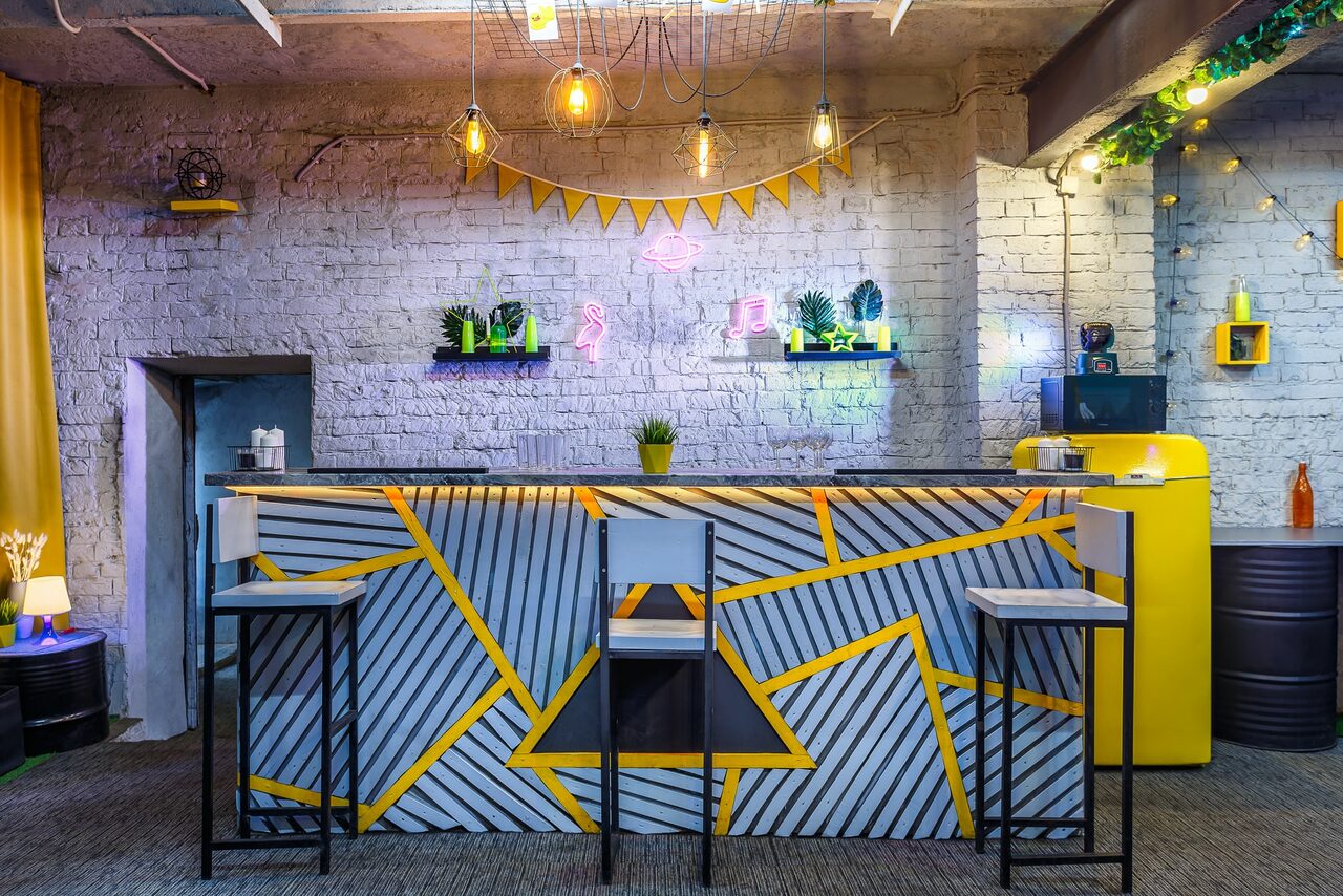 Арендовать Уютный лофт с яркими акцентами с летней верандой