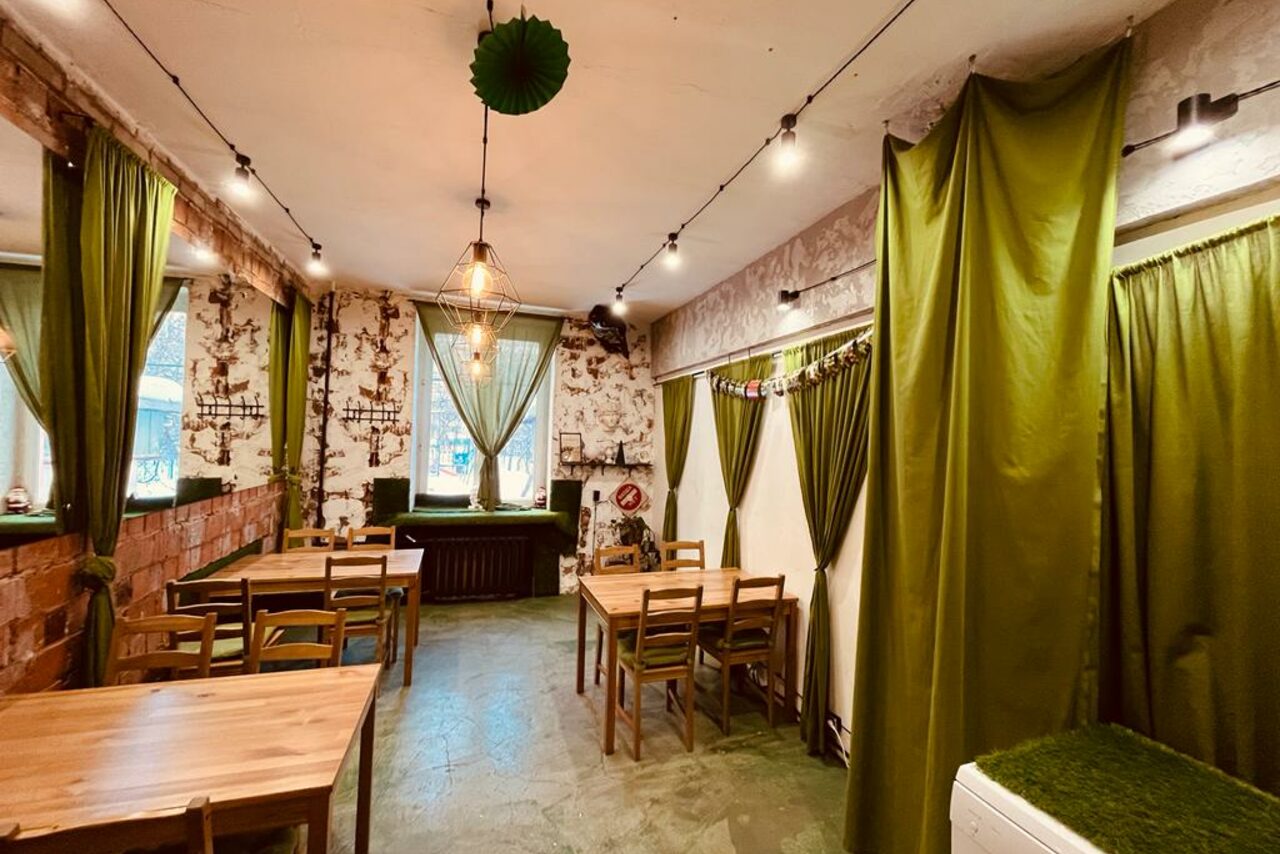 Арендовать Green room with a large mirror