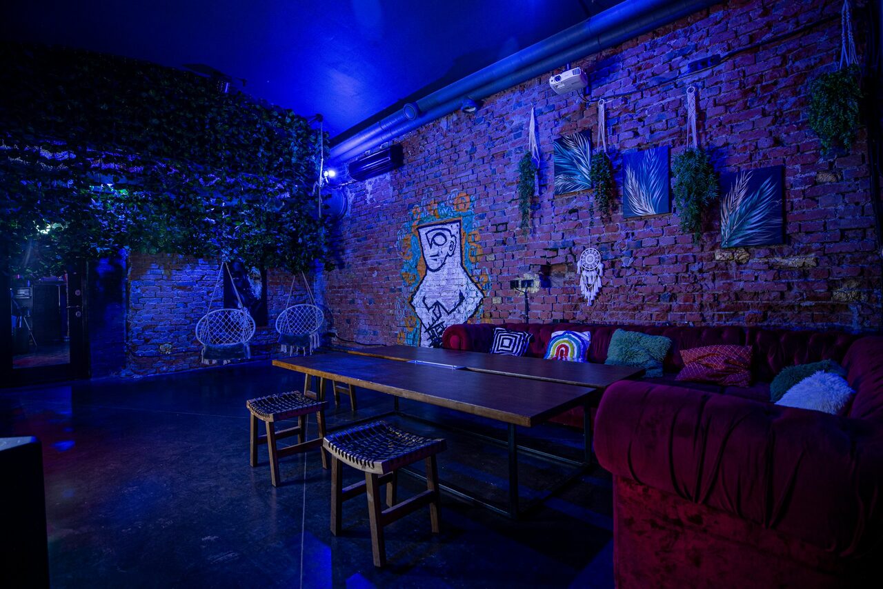 Арендовать Design loft with green space