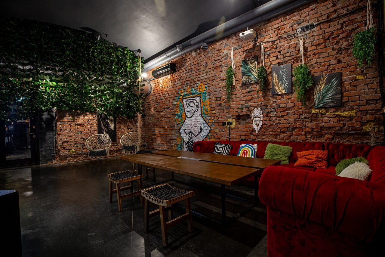 Арендовать Design loft with green space