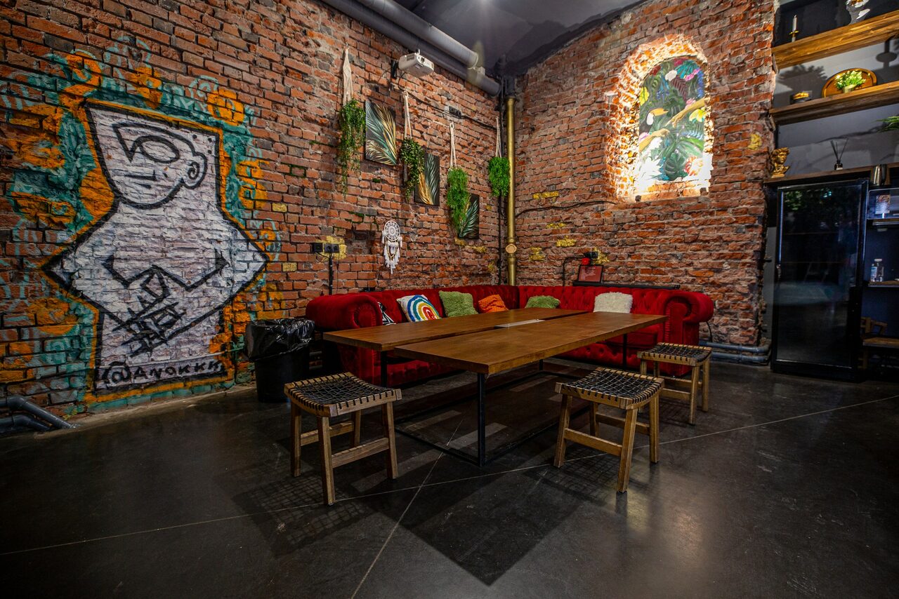 Арендовать Design loft with green space